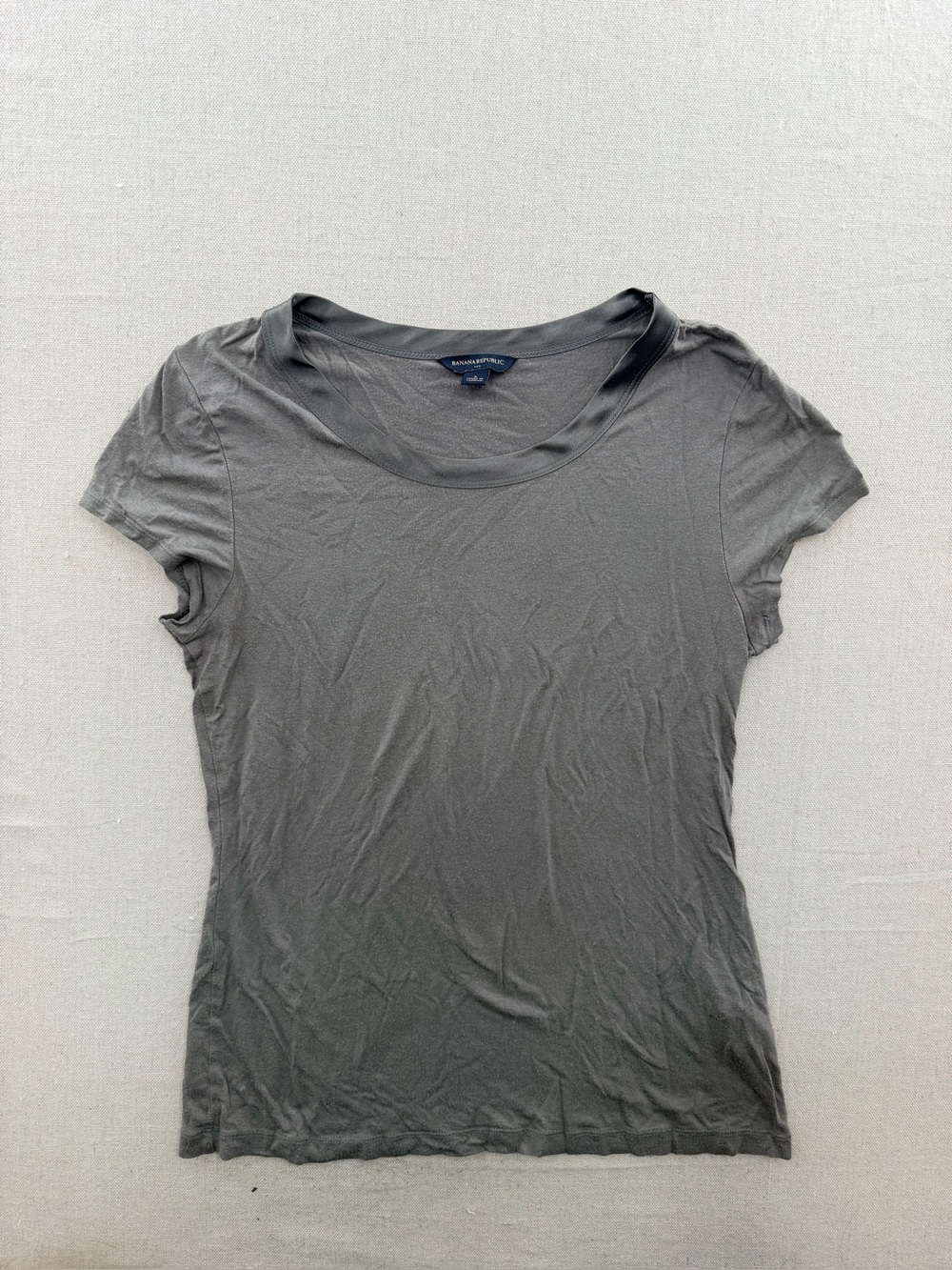 Banana Republic Women's Gray Short Sleeve Scoop Neck Tee